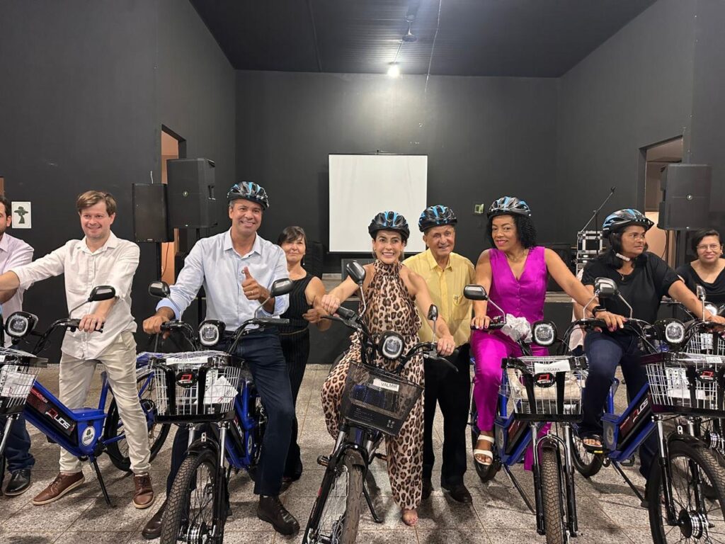 Soraya Thronicke entrega 64 bicicletas elétricas para agentes de saúde e endemias em Itaporã