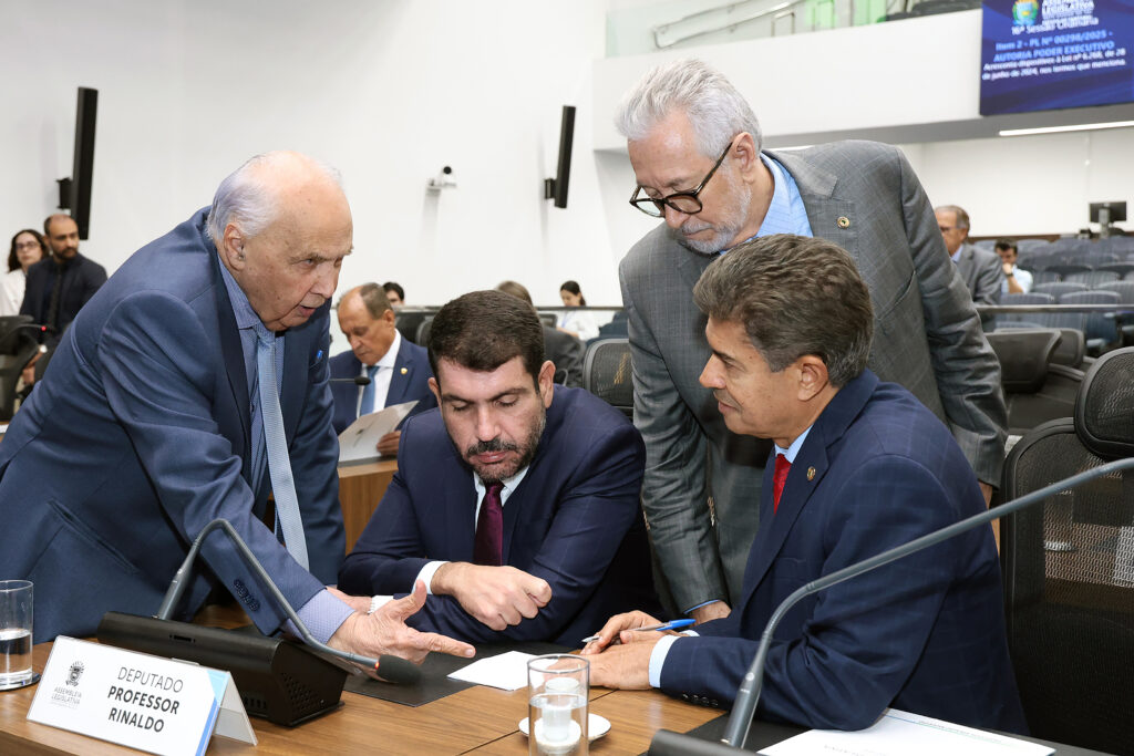 Deputados e vereadores unem forças pela sobrevivência do PSDB no Estado