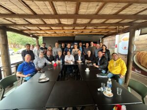Na roda de conversa Café & Política, Beto Pereira lista recursos às entidades sociais, hospitais e obras