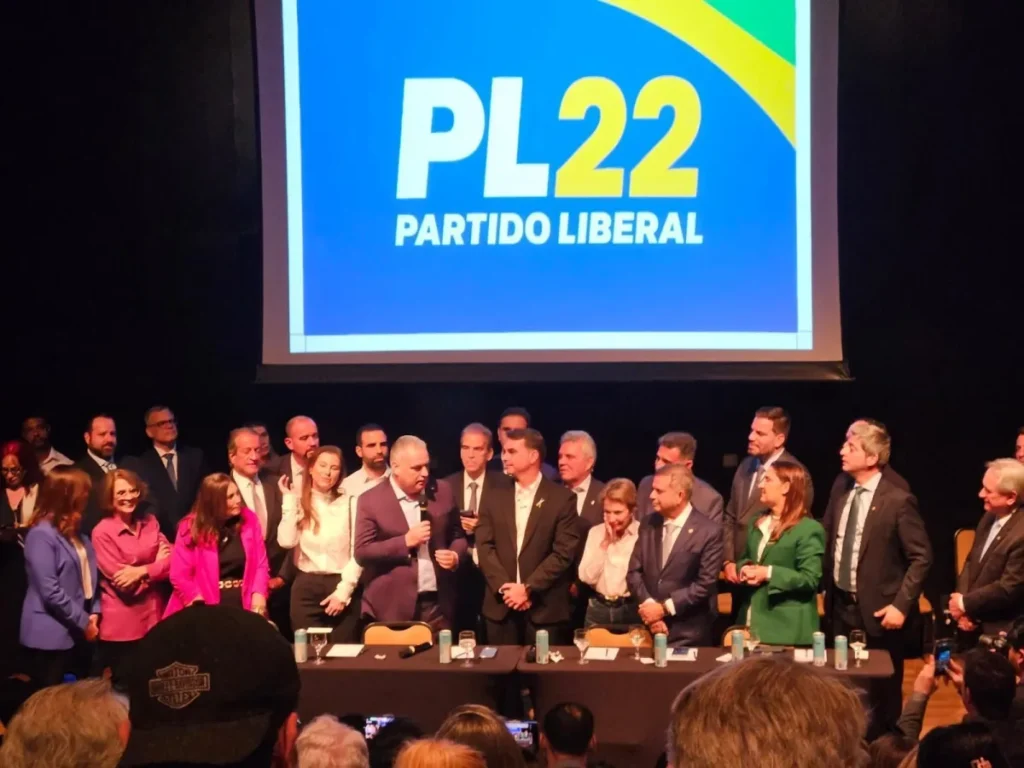 Flávio anuncia Alfredo Gaspar como vice em chapa pura à Presidência