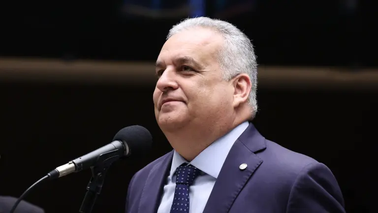 Vice de Flávio Bolsonaro, Alfredo Gaspar é investigado por estupro de vulnerável