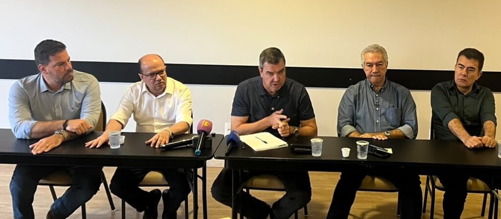 RIEDEL, BARBOSINHA, REINALDO E CONTAR PARTICIPAM DE COLETIVA COM A IMPRENSA EM DOURADOS